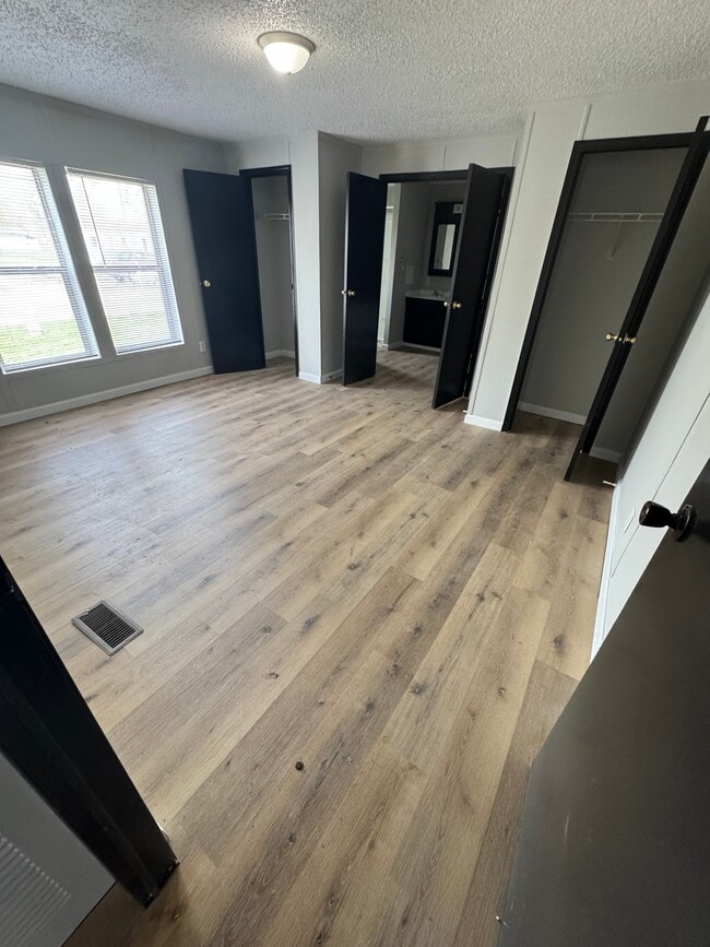 Photo - 2552 Smith Ave