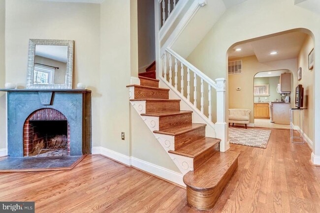 Photo - 806 New Hampshire Ave NW