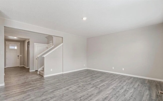 Photo - Spacious 5-Bedroom Home Including All Appl...