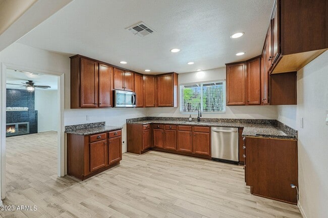 Photo - 2411 W Cheery Lynn Rd