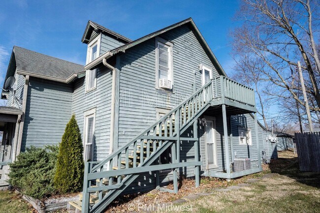Photo - 156 W Main St