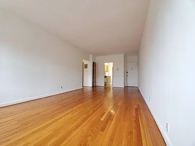 Photo - 1110A Lydig Ave