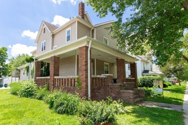 Building Photo - Close to Campus Unit 805 #2 Rental