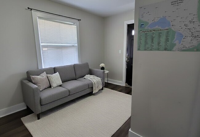 Building Photo - 292 Welland Ave Unit 5