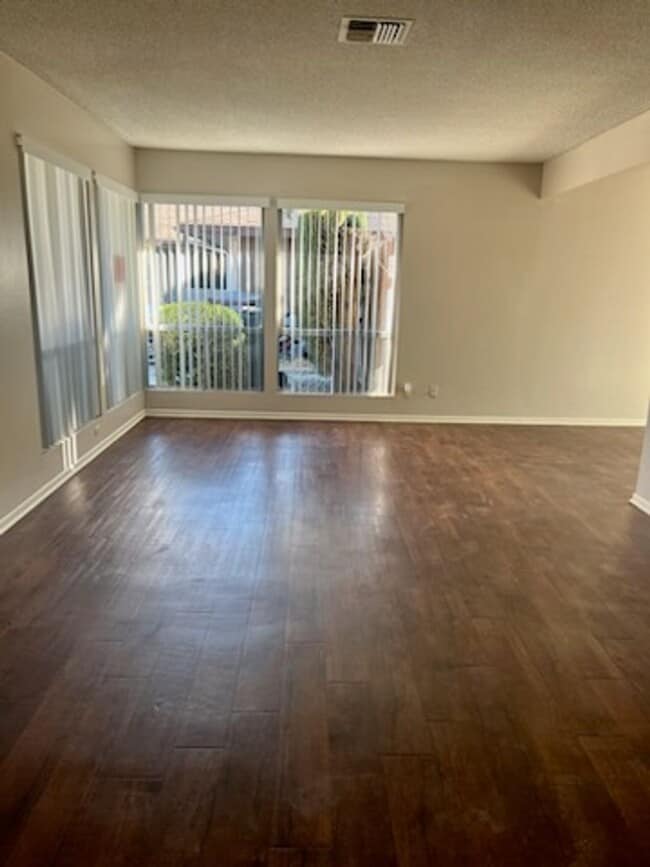 Photo - Holte &amp; Associates-Briarwood Ave Unidad 41895