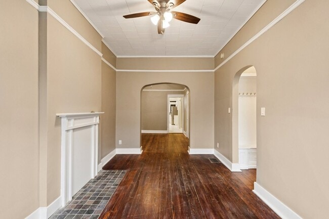 Photo - 903 W Addison St Unit 1