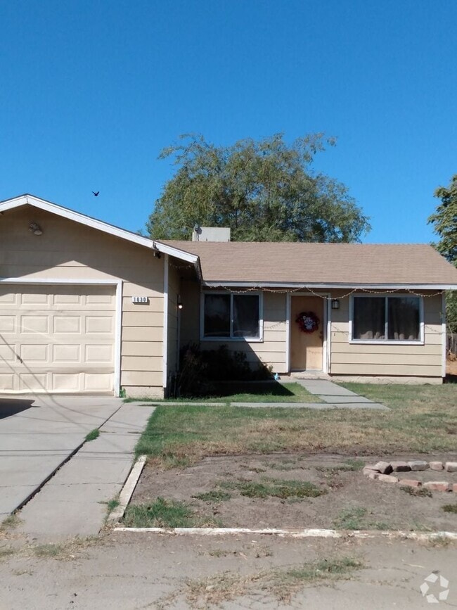 Building Photo - 3 Br 1 Ba available now Rental