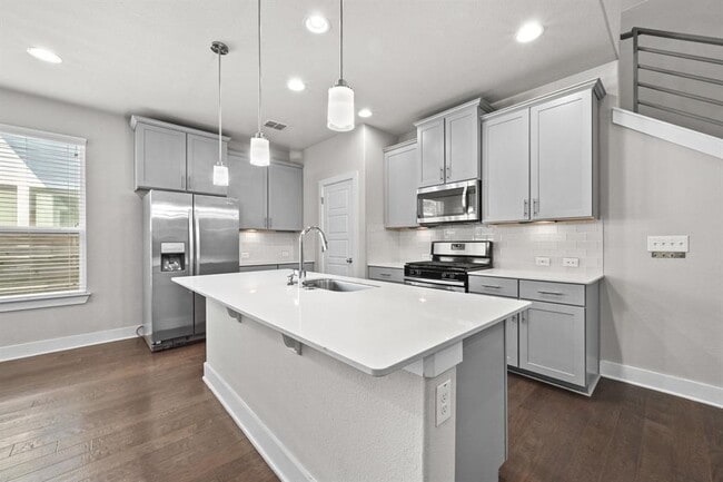 Photo - 2108 Hermia St