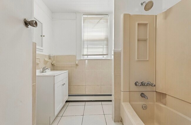 Photo - 55 Hawkins St Unidad 2nd Floor or 3rd floor