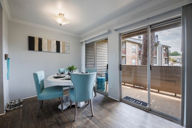 Photo - Luxury Features + 6 Weeks Free Rent | Don’... Unidad CACC