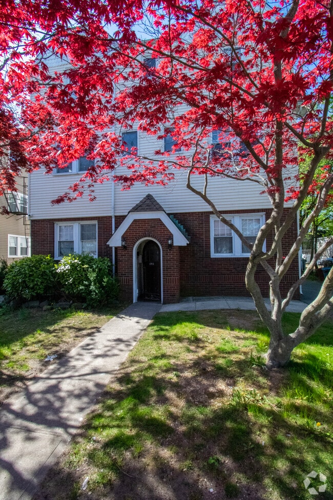 Building Photo - 840 Seaman Ave E Unit 2E Rental