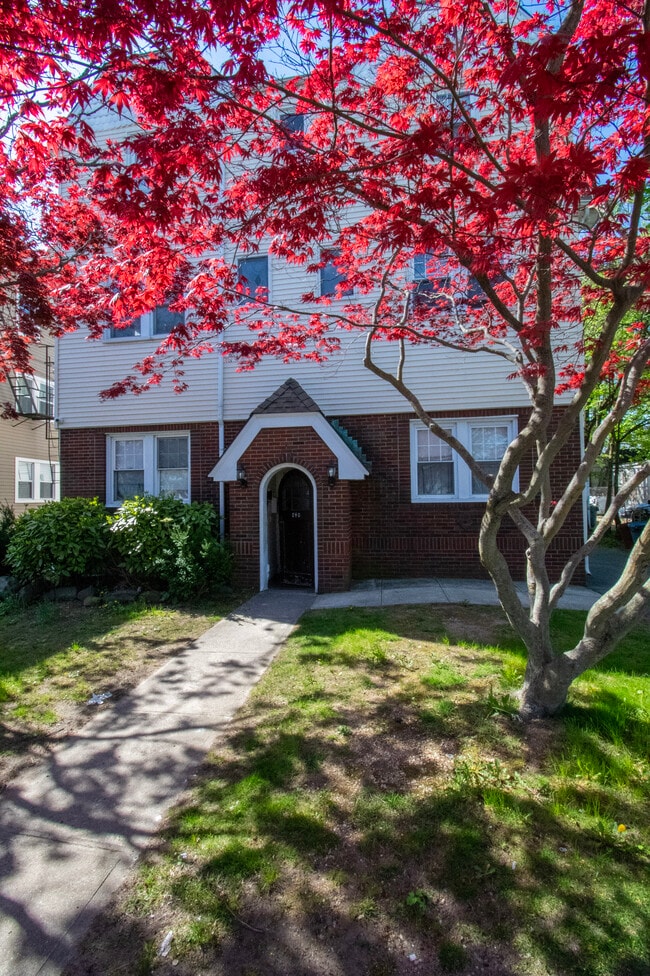 Building Photo - 840 Seaman Ave E Unit 2E Rental