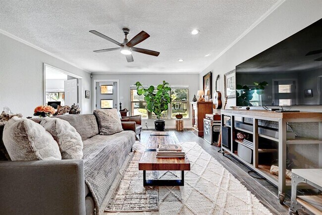 Building Photo - 11133 Pinehurst Dr Unit C