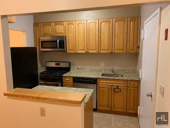 Building Photo - Graff Avenue, Bronx Rental