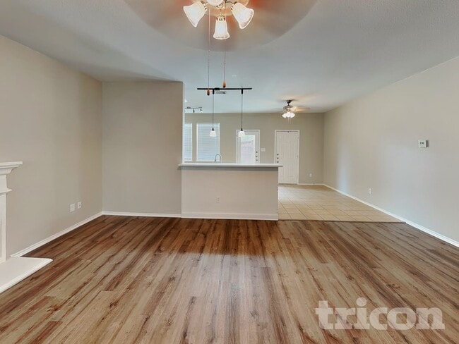 Photo - 103 Hollow Tree Dr