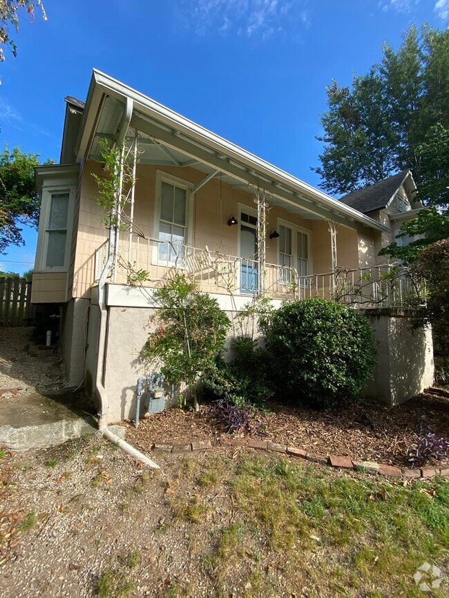 Building Photo - 401 Rosewood St Rental