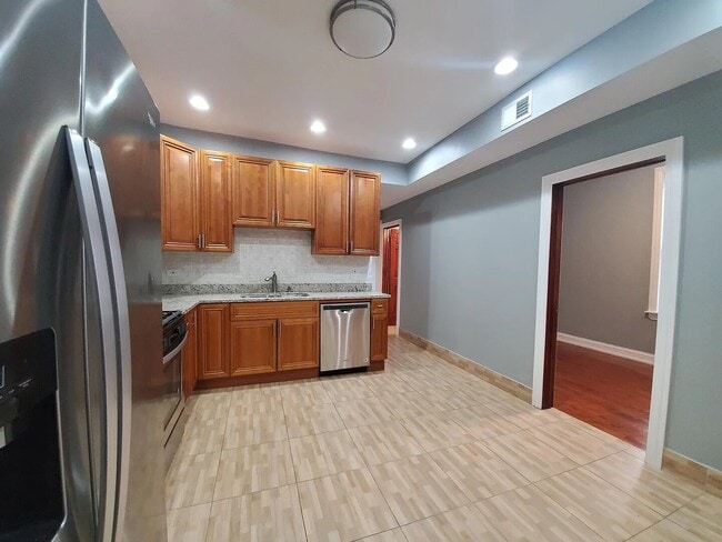 Photo - 2242 N Western Ave Unidad 1R