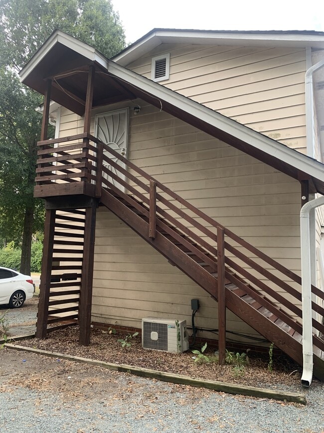204 W Houston St