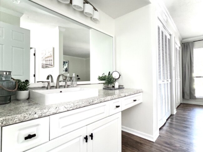 Photo - 122 Cedar Cove Ln