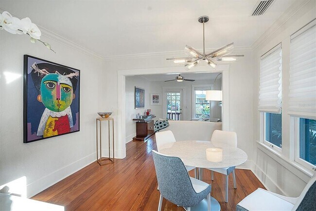Photo - 1716 Oak St