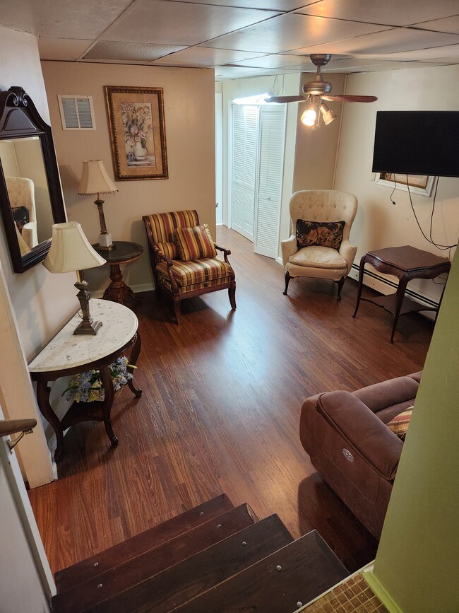 171 Frederick St Unit Furnished heat electric w