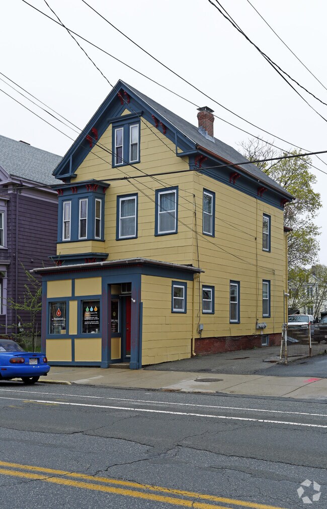 Primary Photo - 353 Beacon St