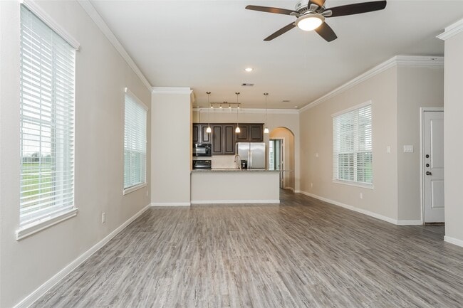 Photo - 651 Lakeland Cir