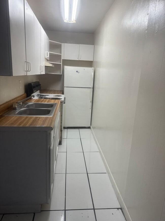 Photo - 139 W 28th St Unit MIddle B