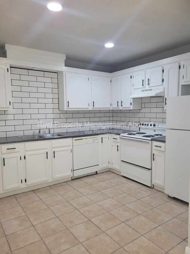 Photo - 101 E Broadway St Unit 1