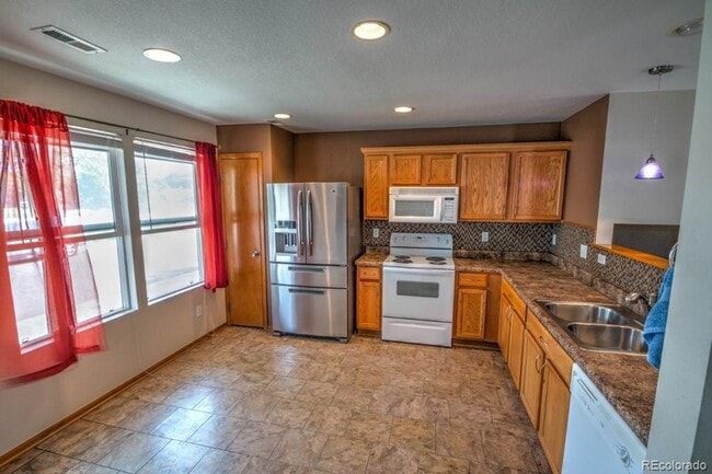Spacious 3 bedroom home in the heart of Mo... - Spacious 3 bedroom home in the heart of Mo...