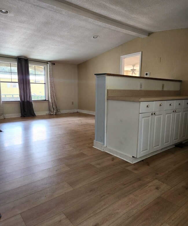 Photo - 890 Poinsettia Rd