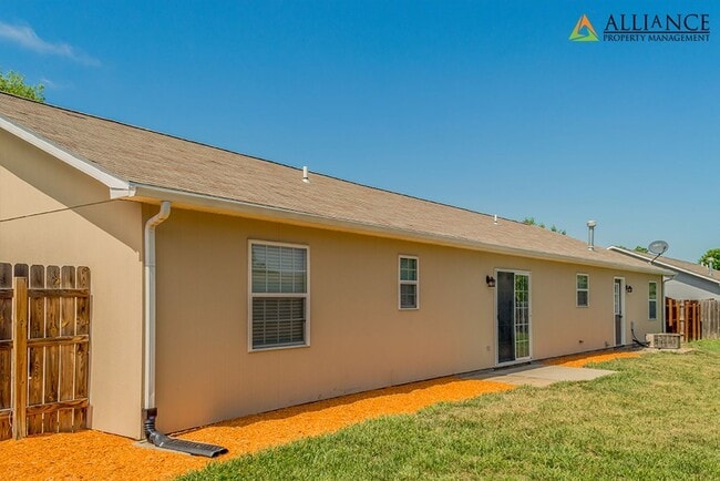 Photo - Beautiful 4 Bedroom - 2 Bath Home Close to Flint Hills Christian School!