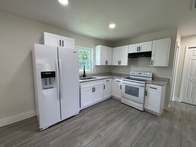 Building Photo - 579/581 WOOD AVE Unit 579 WOOD AVE Rental