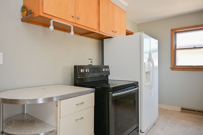 Photo - 4 Bed 2 Bath in Prime Location: Your Perfect Home Close to UND!