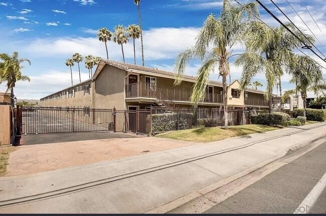 Building Photo - 800 N Mollison Ave