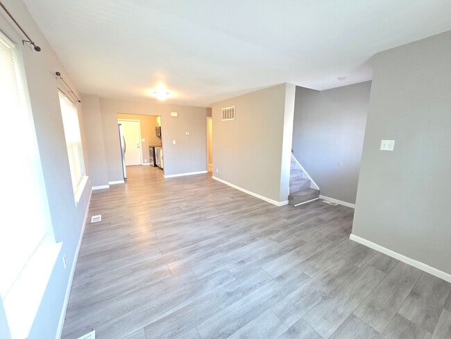 Building Photo - 4346 Swan Ave