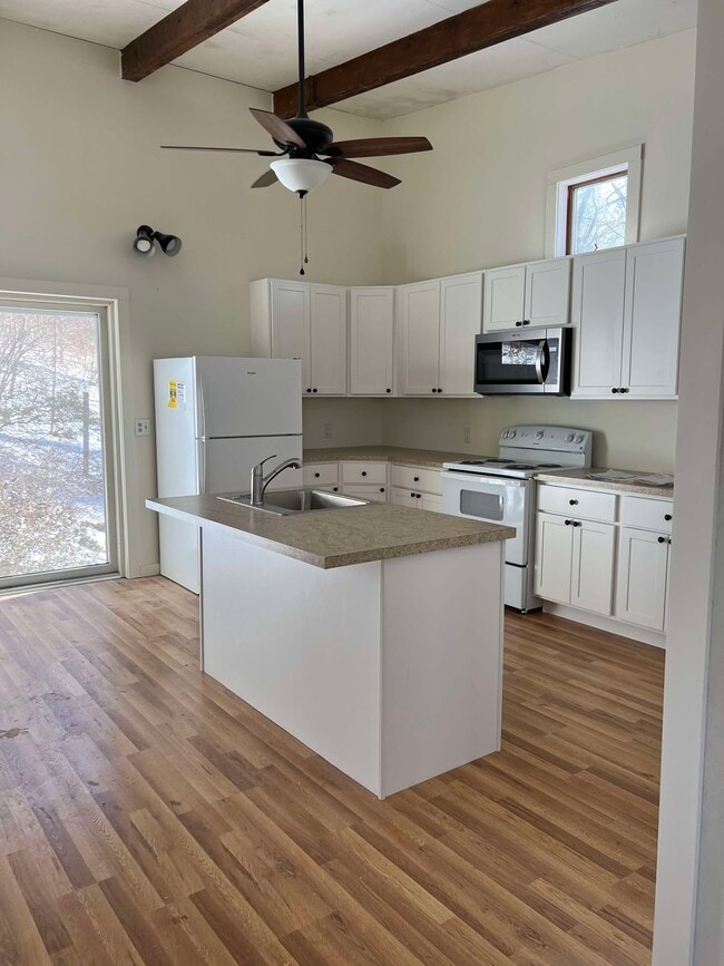 Building Photo - 999 Dryden Rd Rental
