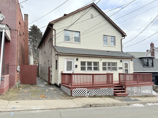 Building Photo - 210-212 Center Ave