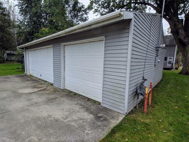 Photo - 738 W Front St