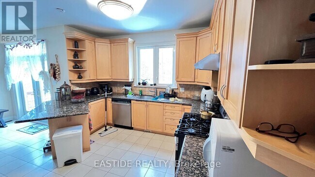 Photo - 331 Senlac Rd