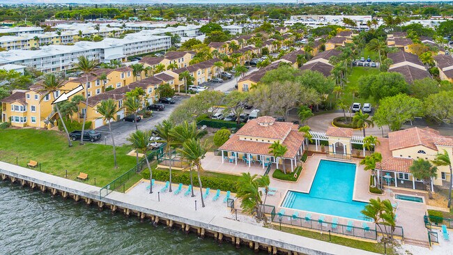 1060 Lake Shore Dr Unit 201