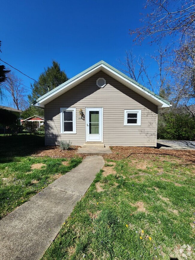 Building Photo - Black Mountain Cottage Rental