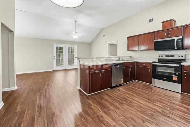 Photo - 117 W Tisbury Ln