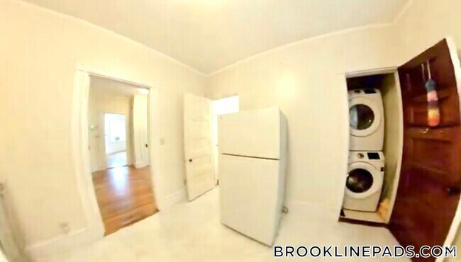 Building Photo - 36 High St Unit 3 Rental
