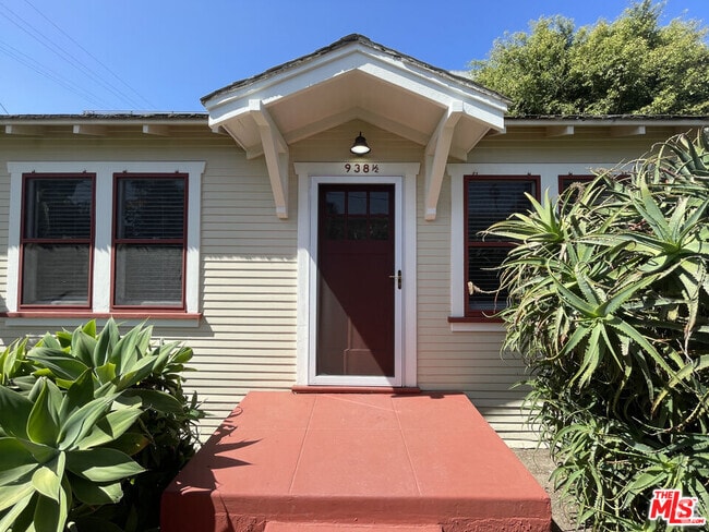 Building Photo - 938 1/2 Milwood Ave Rental