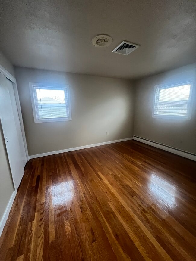 Photo - 810 Ashton St