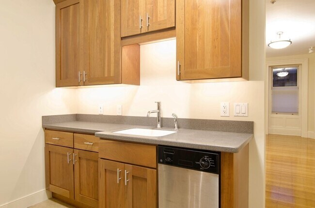 Photo - 404 Marlborough St Unit 6