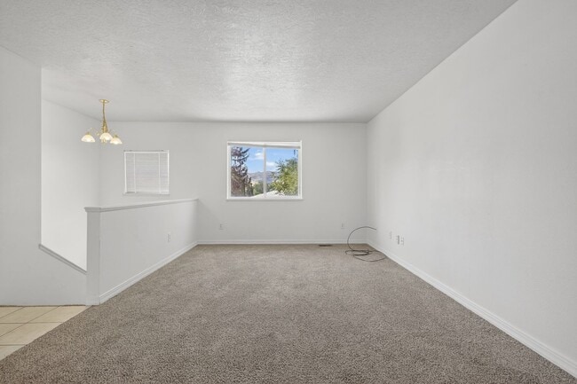 Photo - HUGE 6 bed 3 bath Home in Pocatello