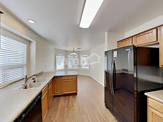 Photo - 15848 W Linden St