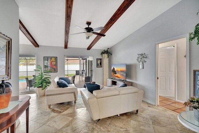 577 SW 24th Ave